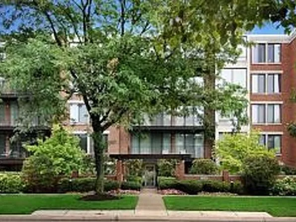 1633 2nd St APT 304, Highland Park, IL 60035