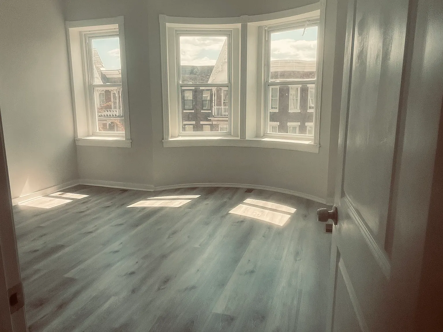 3 bed, $1,900 — Photo 2