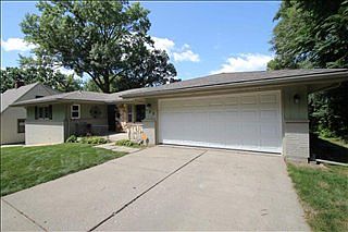 4th image of 128 Oak Knolls Ave