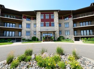 6100 Kings View Dr APT 111, Grand Forks, ND 58201