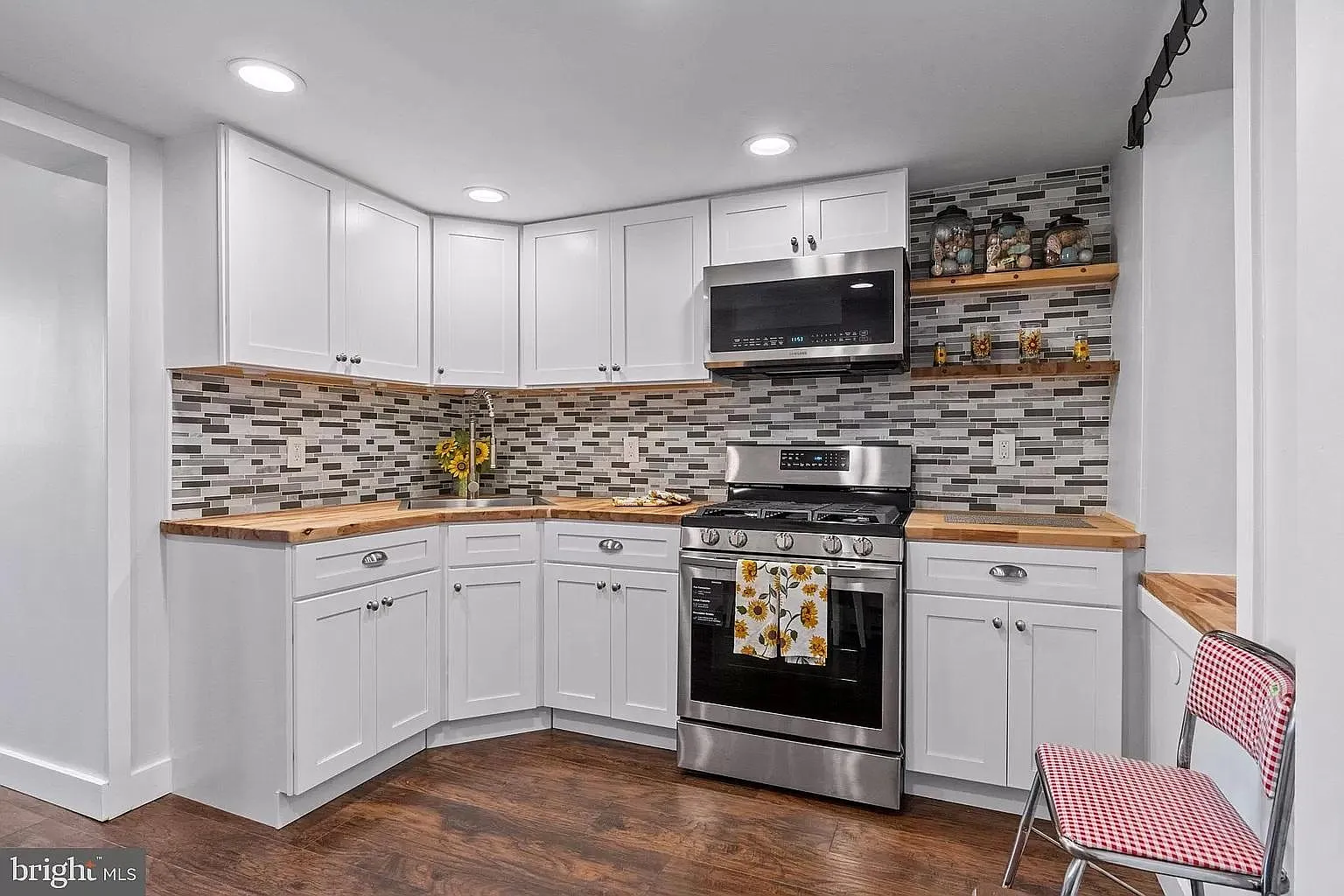 2 bed, 900 sqft, $1,635 — Photo 4