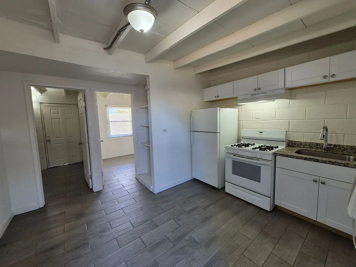 2361 S Walnut Ave — Photo 3