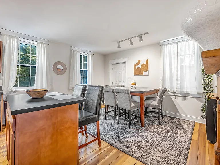 1410 Mansfield St — Photo 21