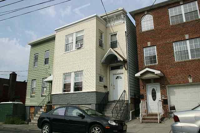 2nd image of 11 Prescott St