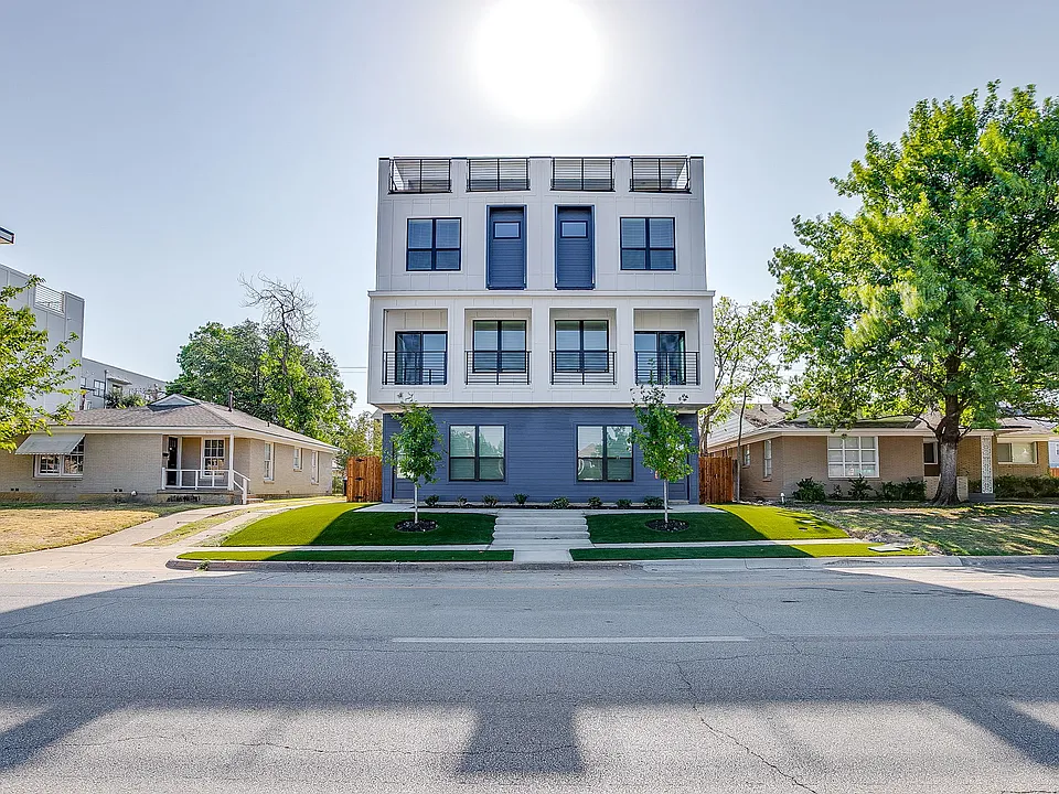 3141 McCart Ave