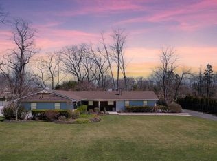 122 Burrs Ln, Dix Hills, NY 11746