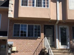 305 E Tysens Ln, Staten Island, NY 10306
