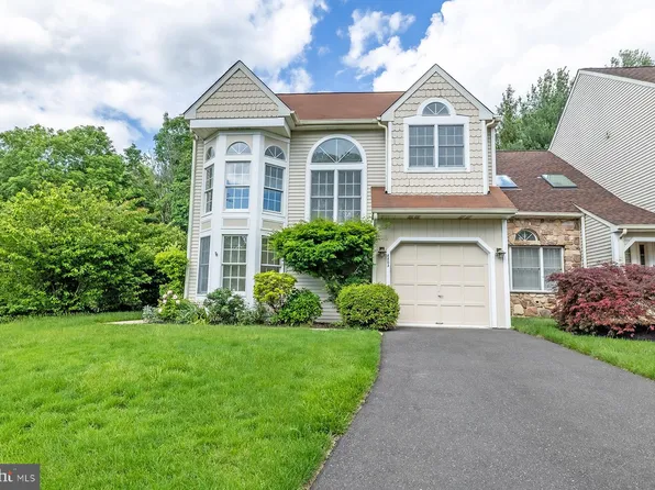 8803 Duveen Dr, Glenside, PA 19038
