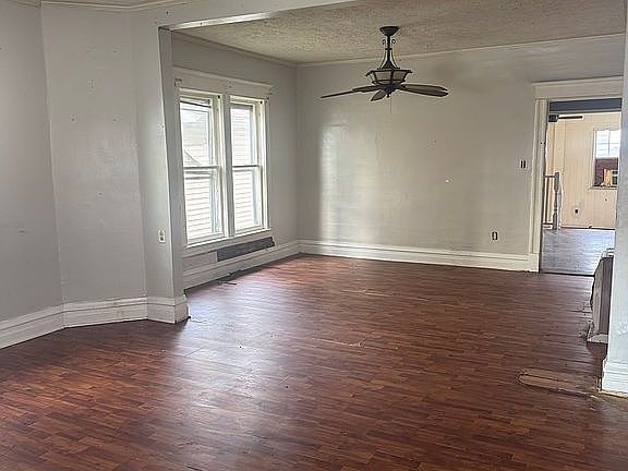 3rd image of 1111 Oak St