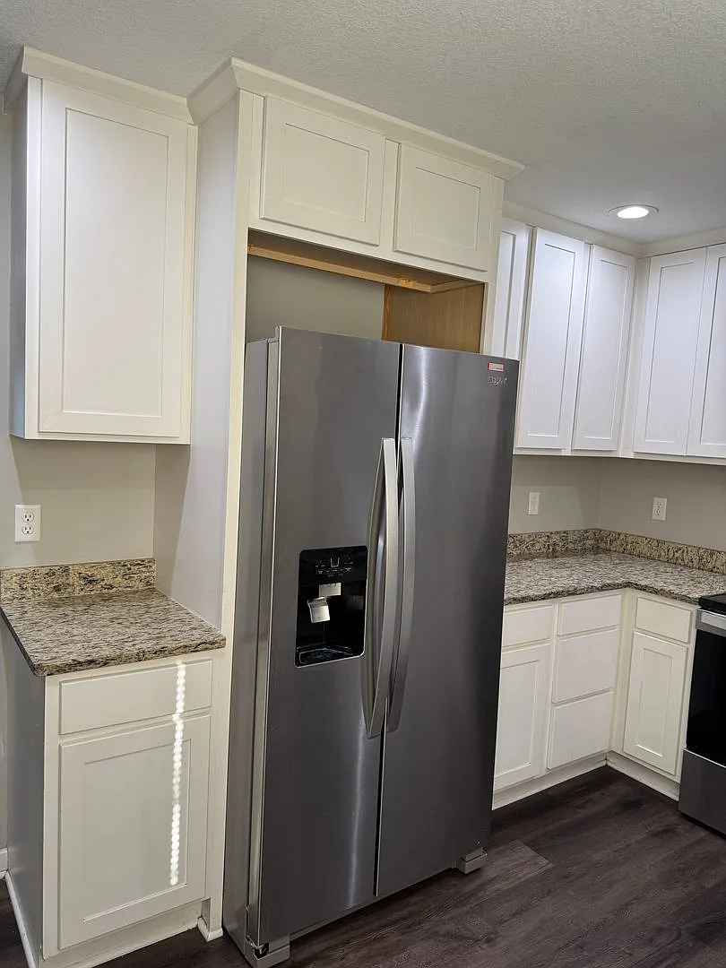 3 Bed/2 Bath Townhouse near Downtown Shakopee- Available Now! — Photo 3
