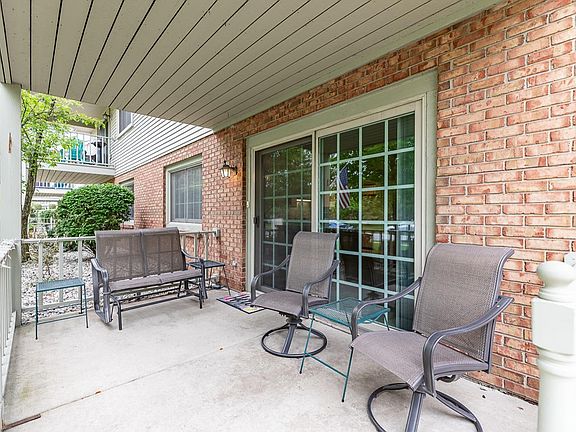 3rd image of 9736 Parkway Dr