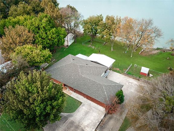3rd image of 119 Shoreway Cir