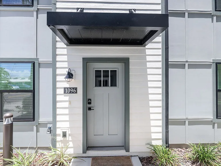 1096 Farwell St — Photo 1