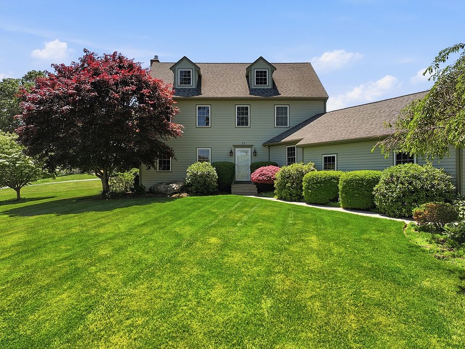 1st image of 17 Stoneybrook Rd