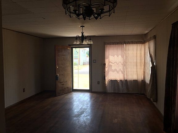 2nd image of 806 McKinney Ave