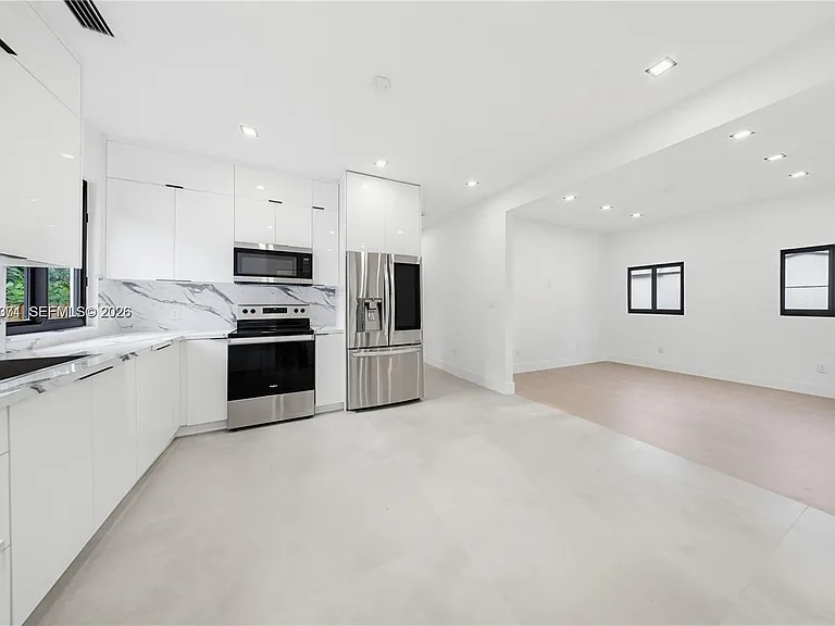 1021 NW 48th St — Photo 15