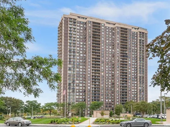 270-10 Grand Central Parkway #1N, Floral Park, NY 11005