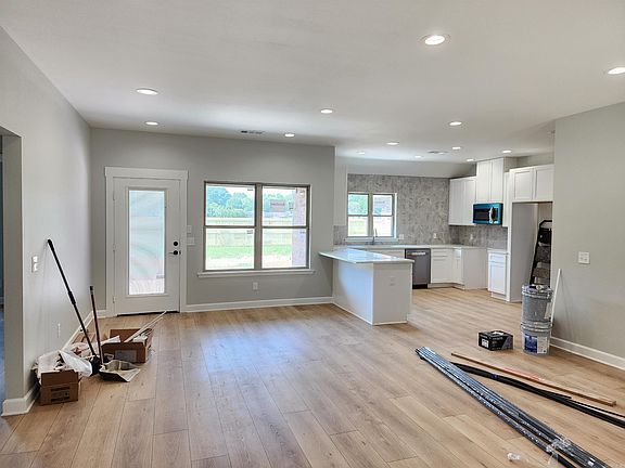 3rd image of 308 Walker Rd