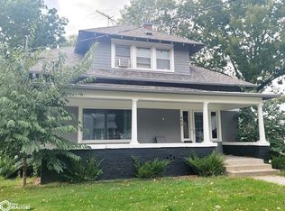 469 N 9th St, Oskaloosa, IA 52577