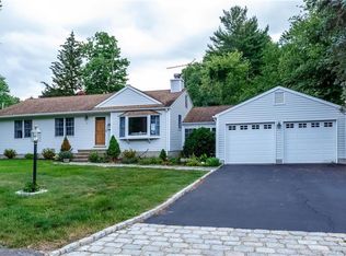 37 Smith Pl, Trumbull, CT 06611