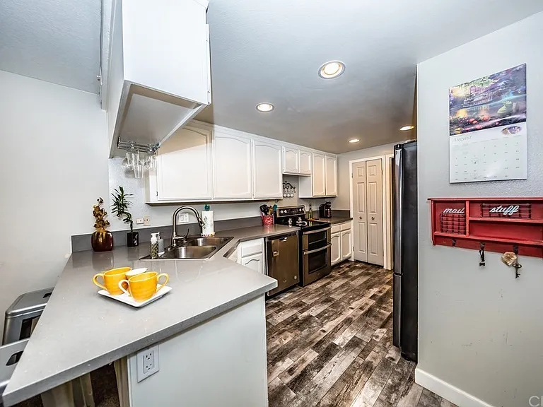 221 E Ponderosa Ln — Photo 6