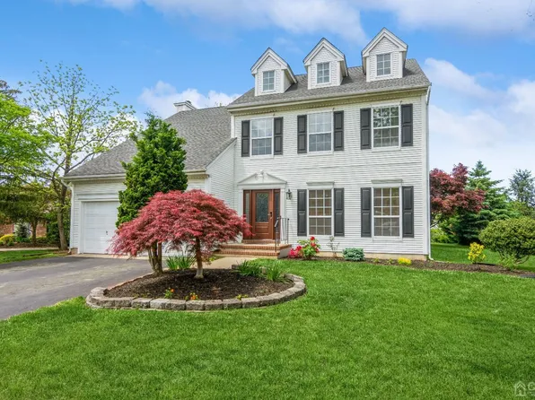 551 Buckingham Dr, Piscataway, NJ 08854