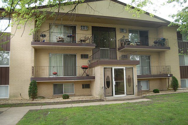 1st image of 18360 Glen Oak Ave APT 1C