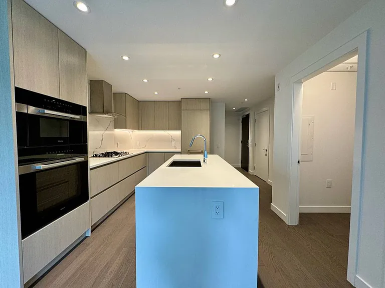 5168 Cambie St #213 — Photo 7