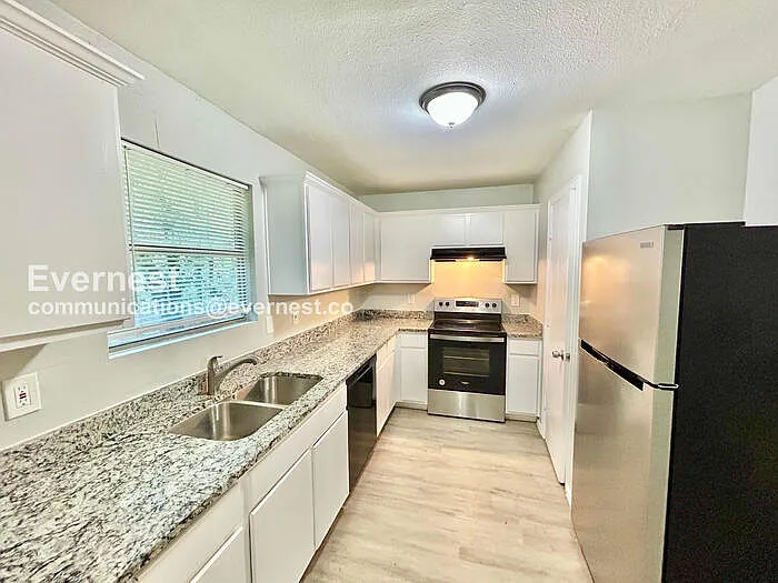 328 Ezekial Ave — Photo 3