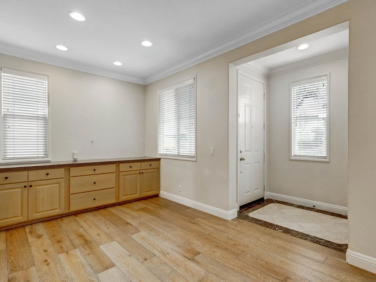 3 bed, 2.5 bath, 1714 sqft, $4,800 — Photo 4