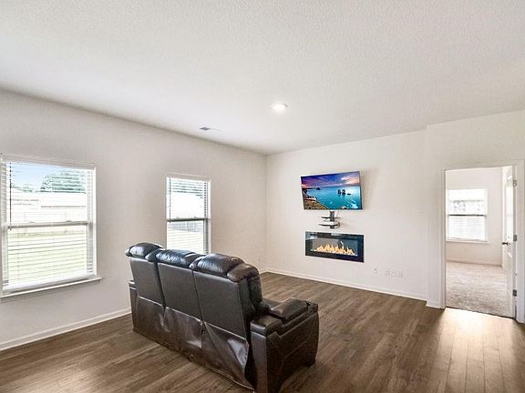 3rd image of 50 Frances Ln