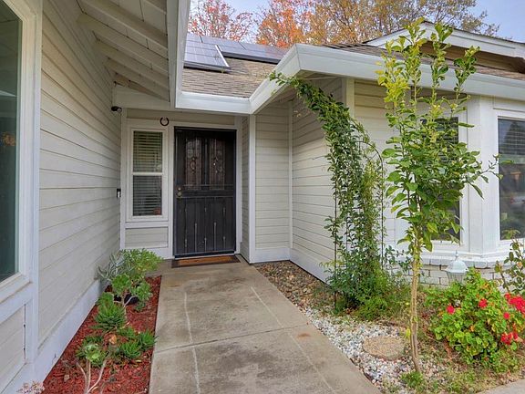 3rd image of 9618 Soaring Oaks Dr
