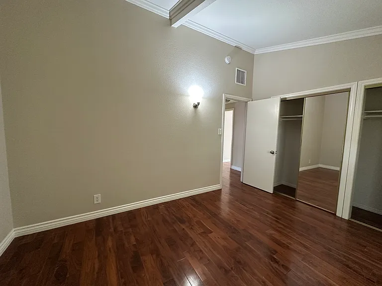 Elkwood St — Photo 15