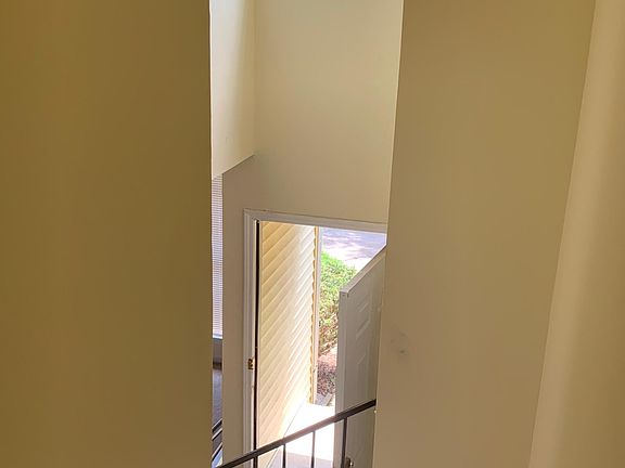 5th image of 742 Lake Terrace Dr