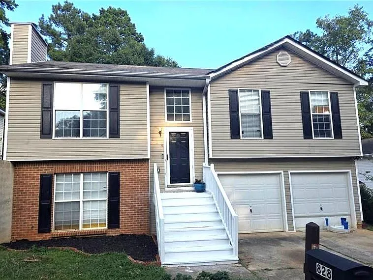 3 bed, 1375 sqft, $2,300 — Photo 2