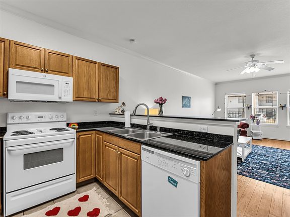 5th image of 1401 Bagby Ave APT 2