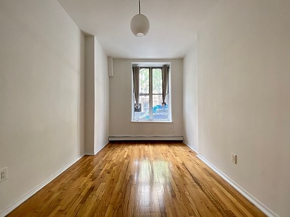 3rd image of 372 W 127th St #A1