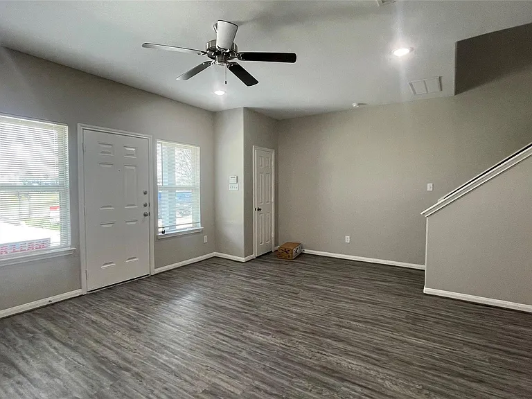 4510 Mayflower St #B — Photo 4