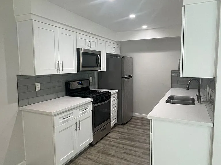 350 N Crescent Drive — Photo 3