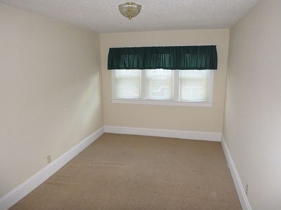 5th image of 601 E Broadway St