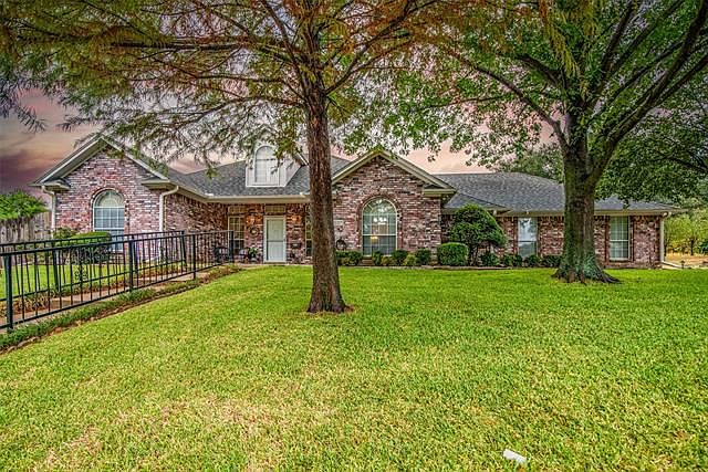 1st image of 2107 Meadows Cir