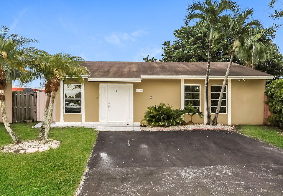 1st image of 4205 SW 137th Ct