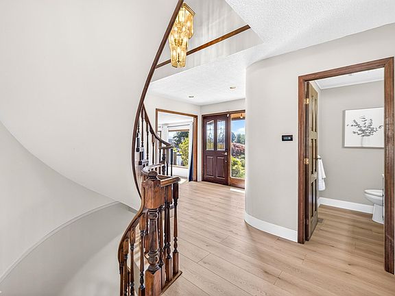 4th image of 5710 Goldenrod Cres