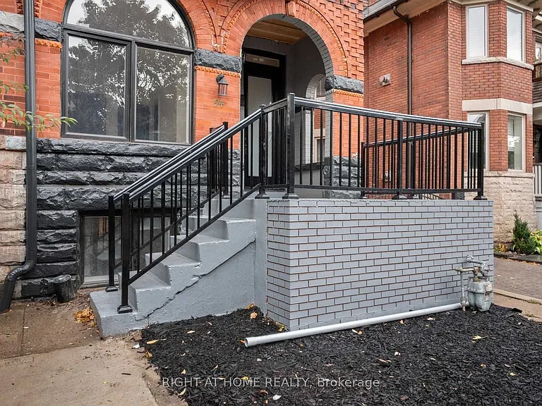 94 Concord Ave E #1 — Photo 2