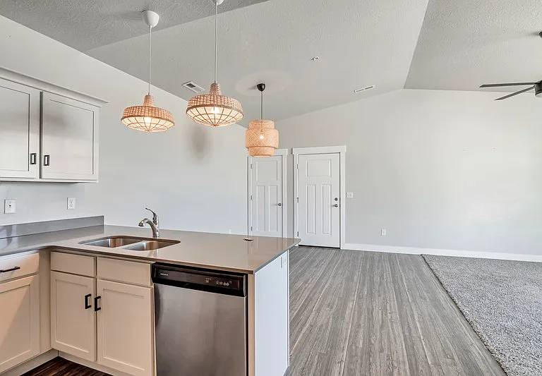 64 W Silver Springs Dr — Photo 15