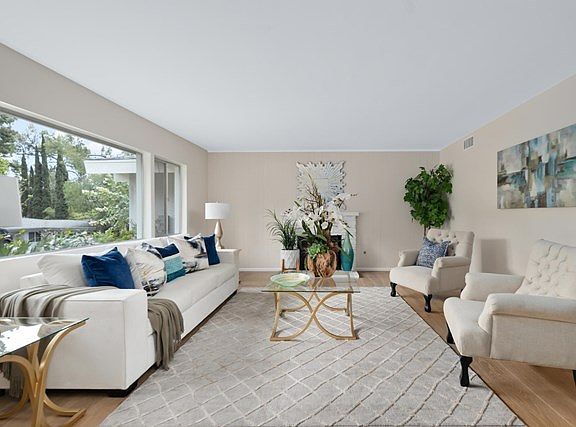5th image of 447 Theresa Ln