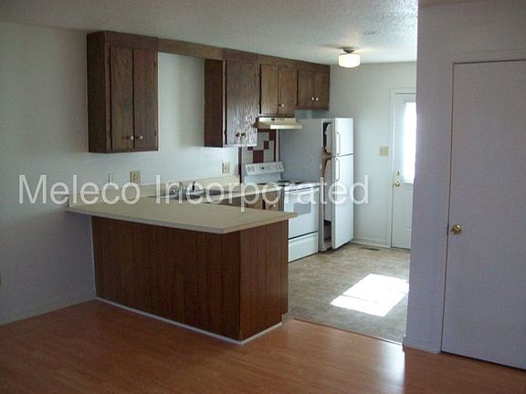 3rd image of 112 Suzanne Cir