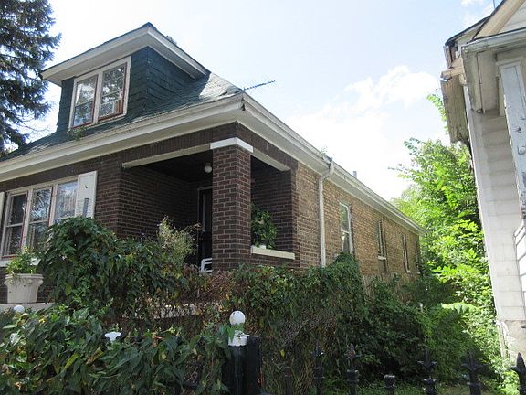 2nd image of 11946 S La Salle St