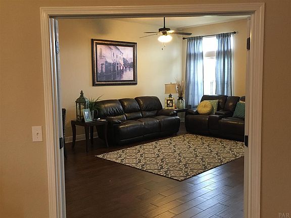 5th image of 933 Cheshire Dr