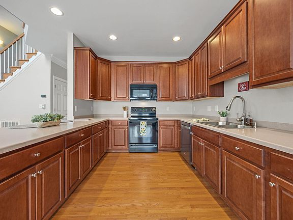 5th image of 2507 Happy Ln